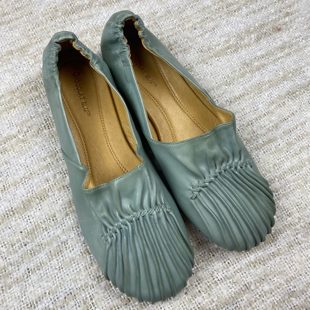CHOCOLATE BLU tuck n roll wedged shoe 9.5